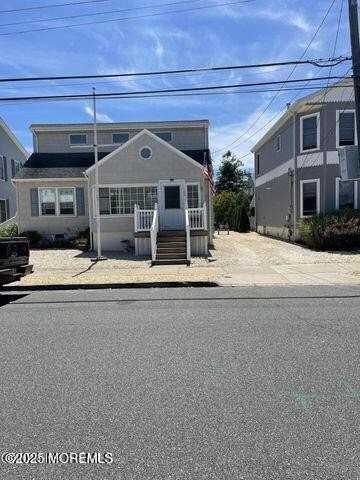 102 Brown Ave
