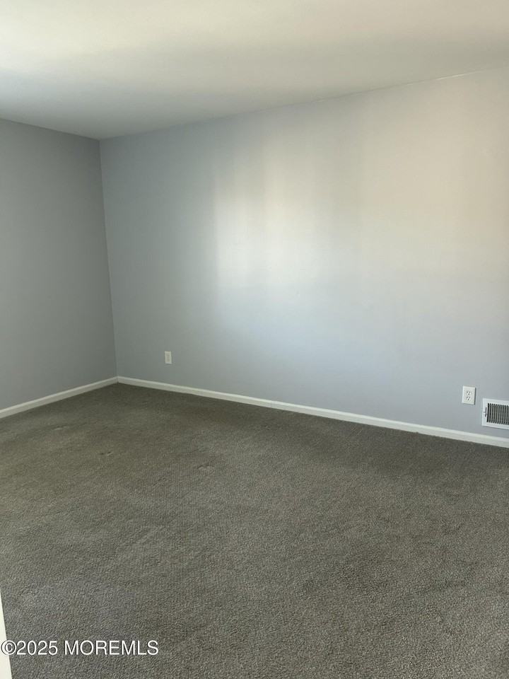 105 Mount Ln Apt 7 #7 - Photo 6 of 10