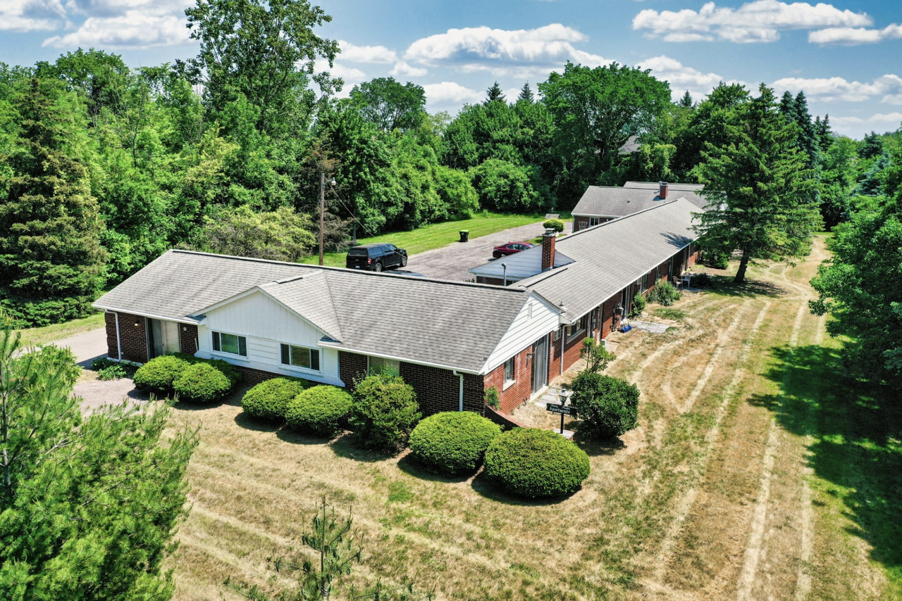 22000 Beck Road - Photo 4 of 15