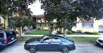 6540 W Higgins Ave #2E - Photo 1 of 1