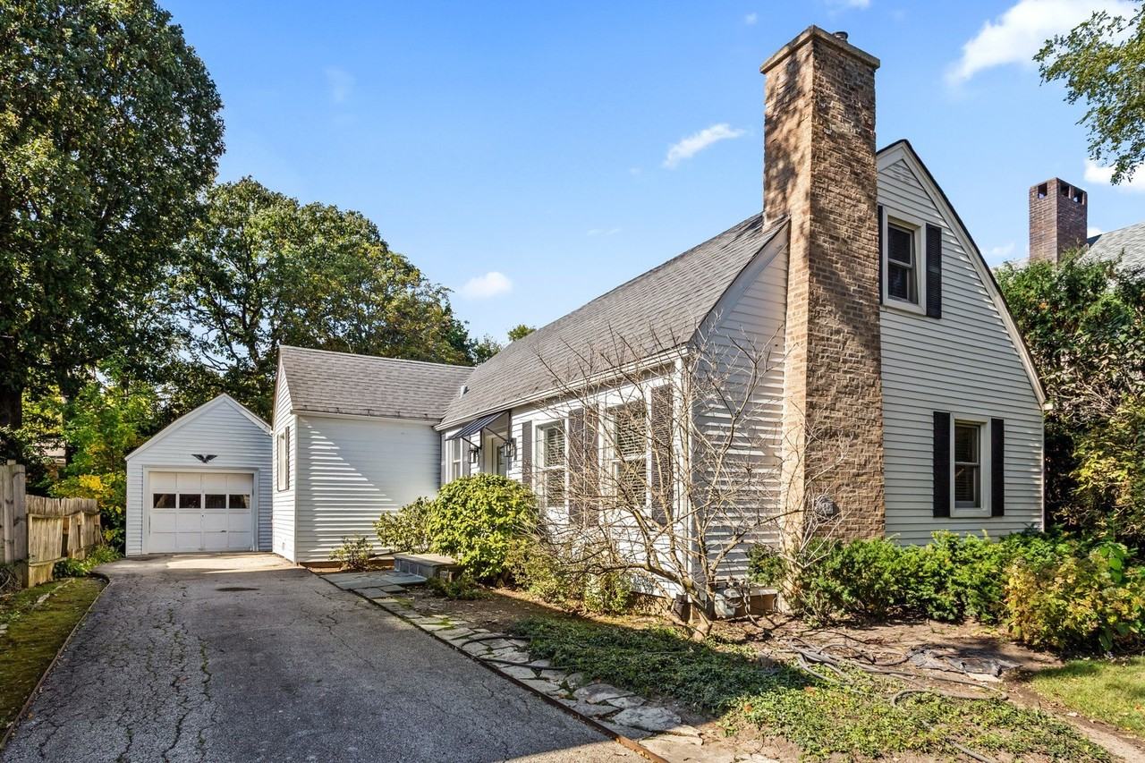 1380 Cavell Ave - Photo 2 of 21