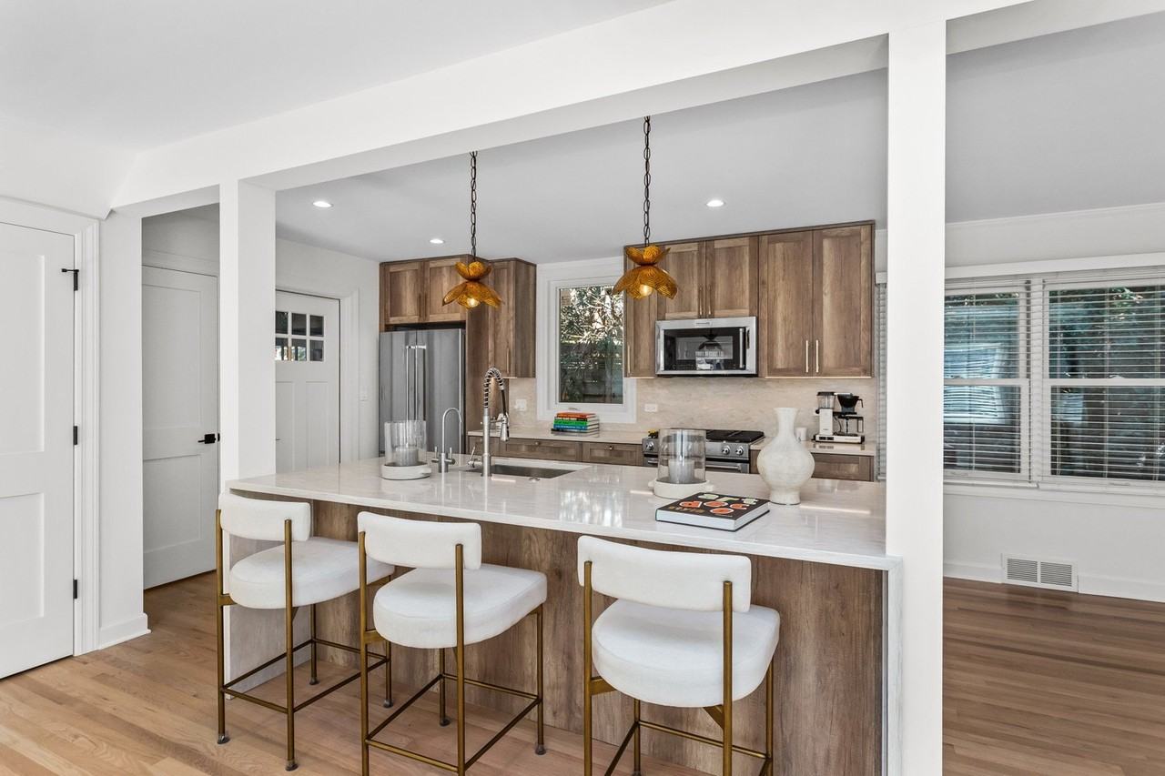 1380 Cavell Ave - Photo 4 of 21