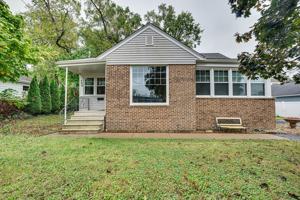 featured image of 706 Michigan St