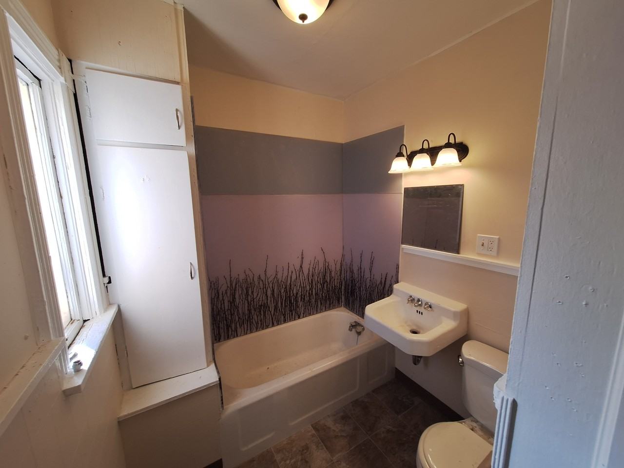 1135 Summit Street - Photo 6 of 16