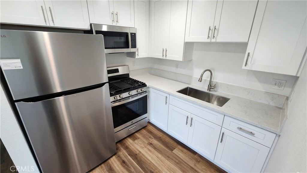 988 El Camino Dr #203 - Photo 3 of 17