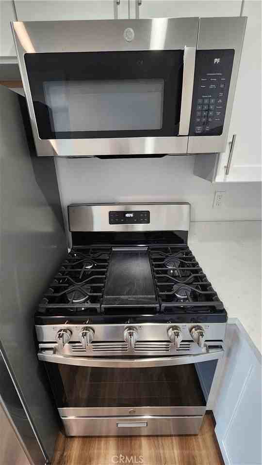 988 El Camino Dr #203 - Photo 5 of 17