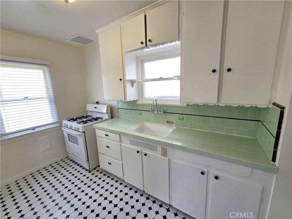 4263 W Broadway #B - Photo 6 of 10