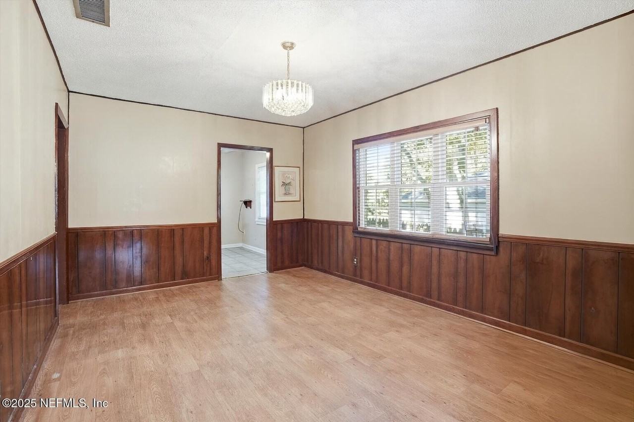 1546 River Hills Circle West - Photo 5 of 19