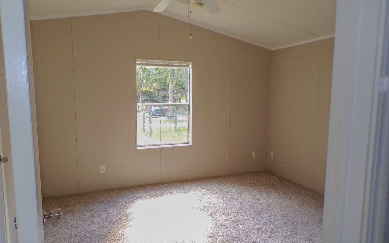 258 Se Cheddar Ct - Photo 5 of 8