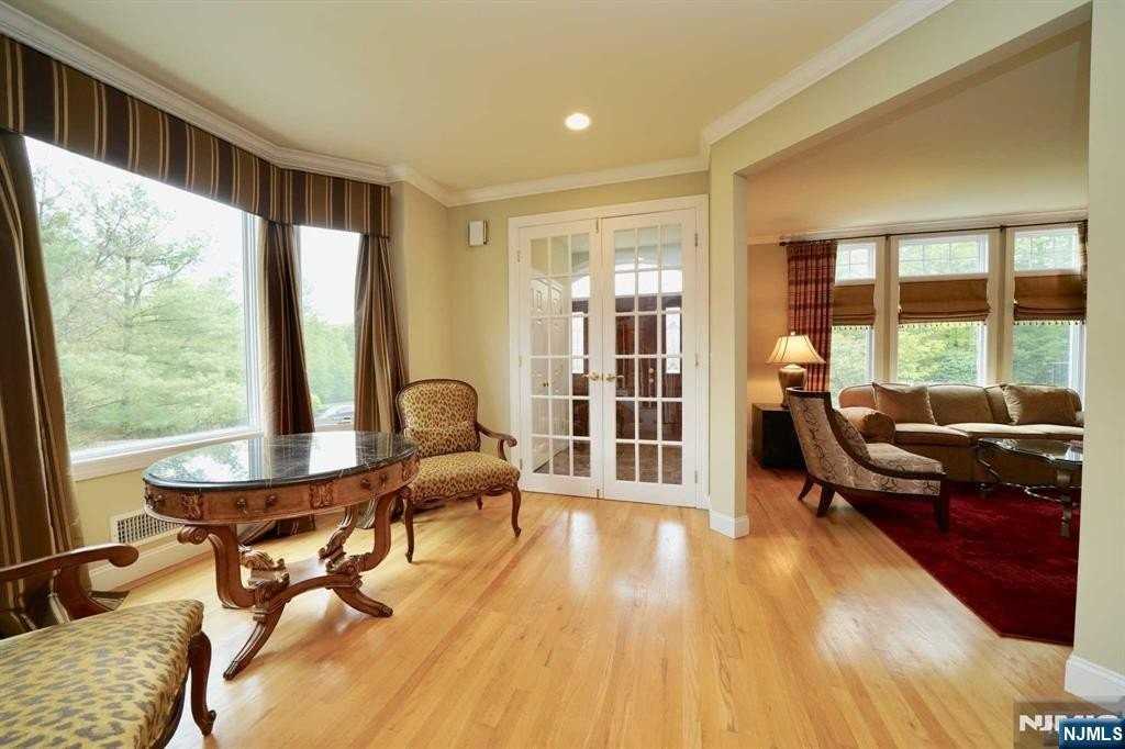 1 Candlewood Dr - Photo 2 of 27