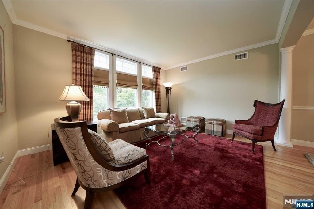 1 Candlewood Dr - Photo 3 of 27