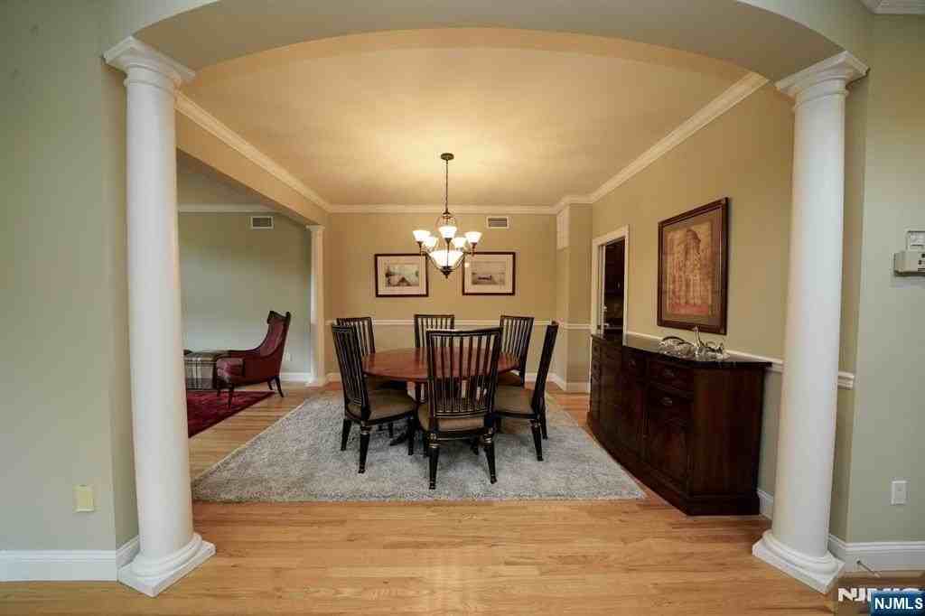 1 Candlewood Dr - Photo 4 of 27