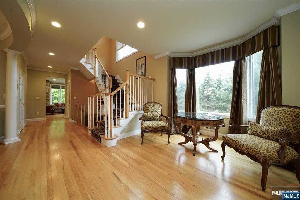 1 Candlewood Dr - Photo 7 of 27