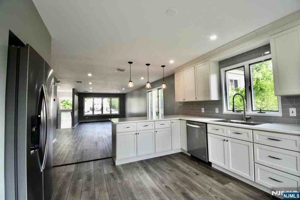 2482 5th St - Photo 3 of 26