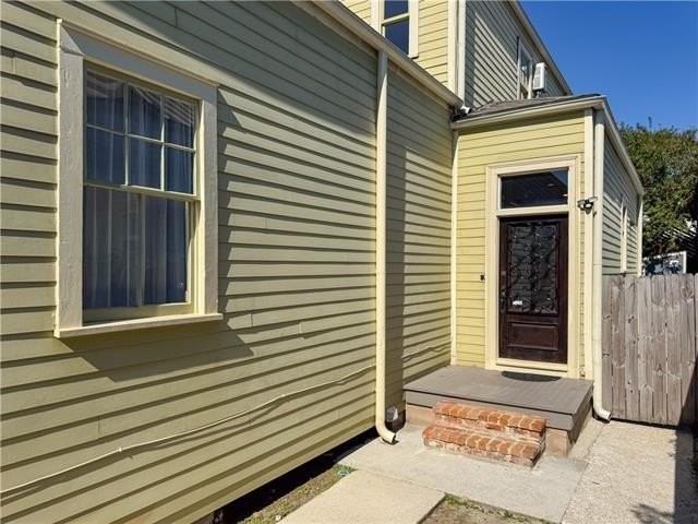 3141 Laurel St - Photo 3 of 35