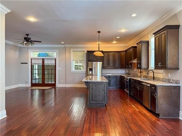 3141 Laurel St - Photo 4 of 35