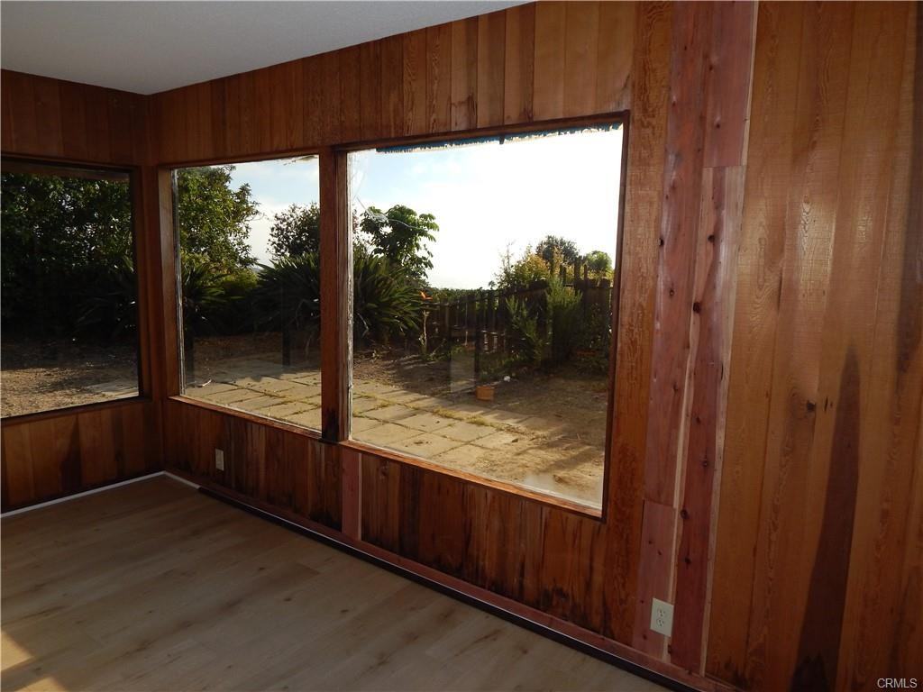 2795 Temple Hills Dr - Photo 4 of 8