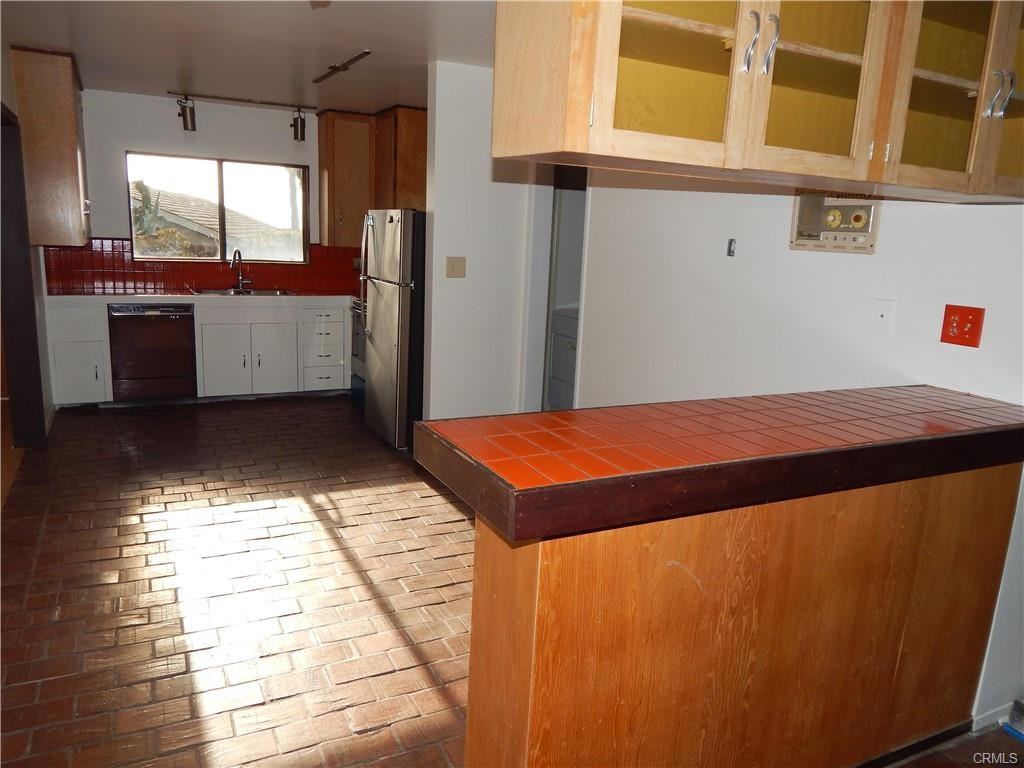 2795 Temple Hills Dr - Photo 5 of 8