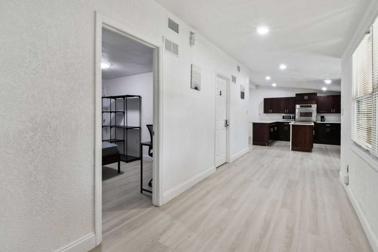 E Fern St - Photo 3 of 20