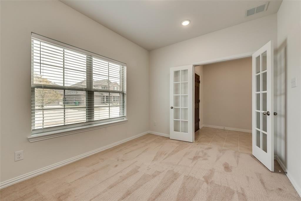 4543 Frost Avenue - Photo 4 of 23