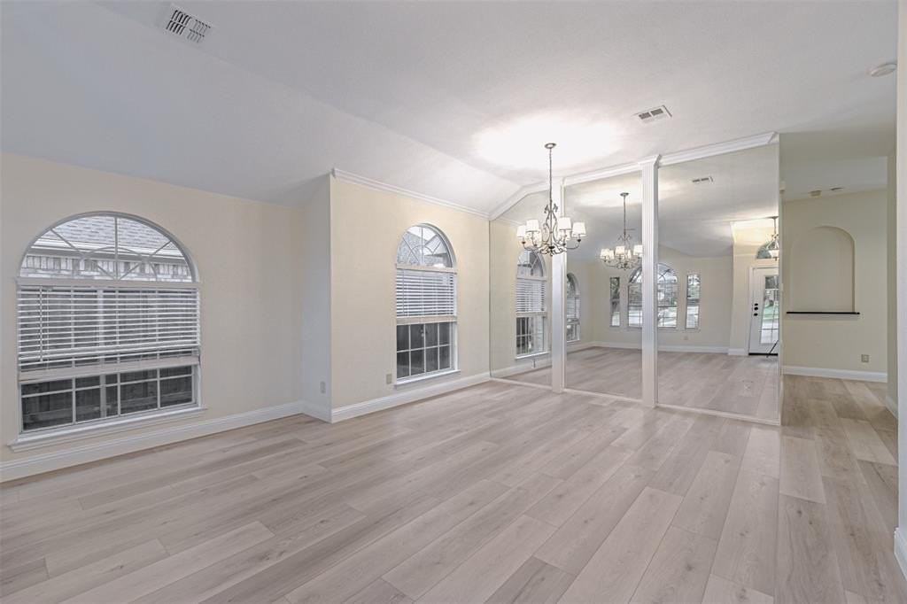 10601 Robincreek Ln - Photo 5 of 29