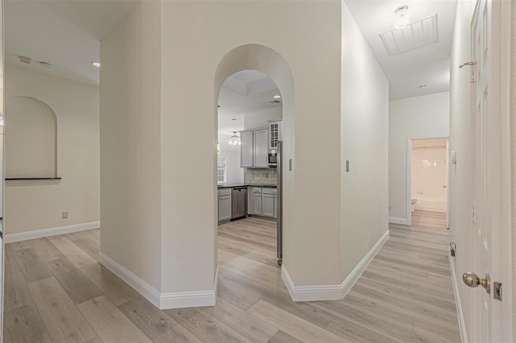 10601 Robincreek Ln - Photo 7 of 29