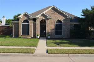 featured image of 1209 Quaker Ln