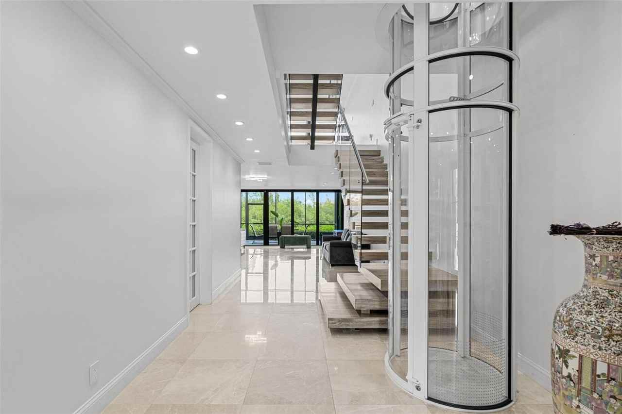 6124 Paradise Point Dr - Photo 3 of 8