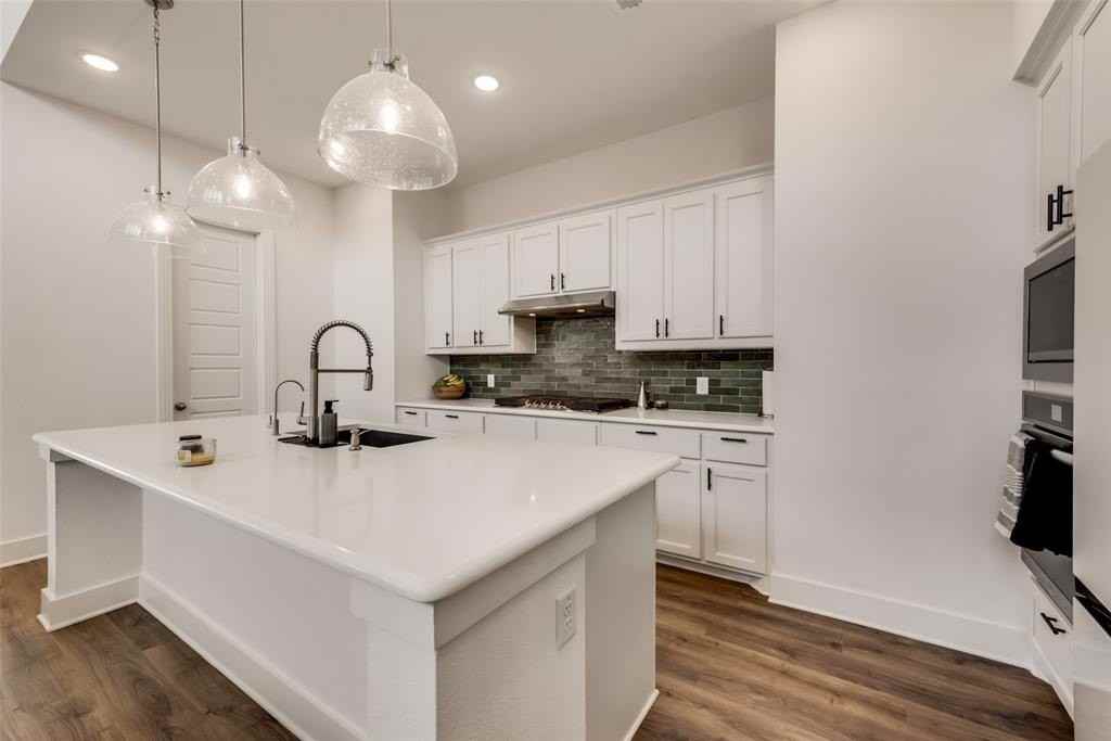 668 Brockwell Bnd - Photo 7 of 34