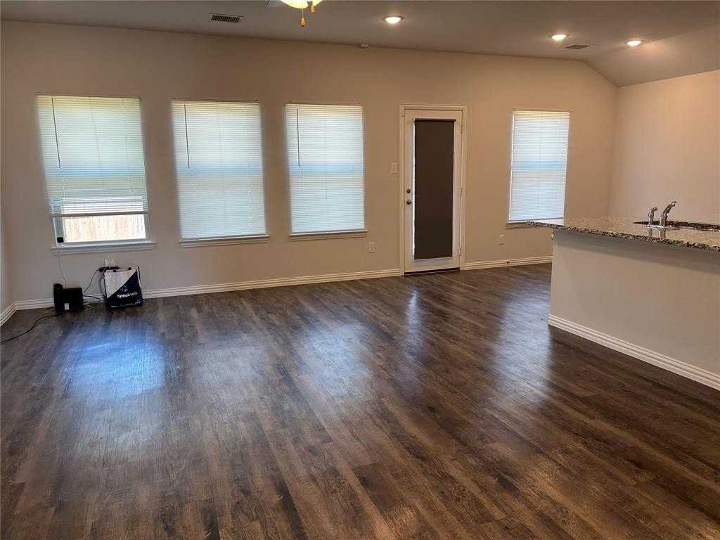 2006 Yale St - Photo 2 of 26