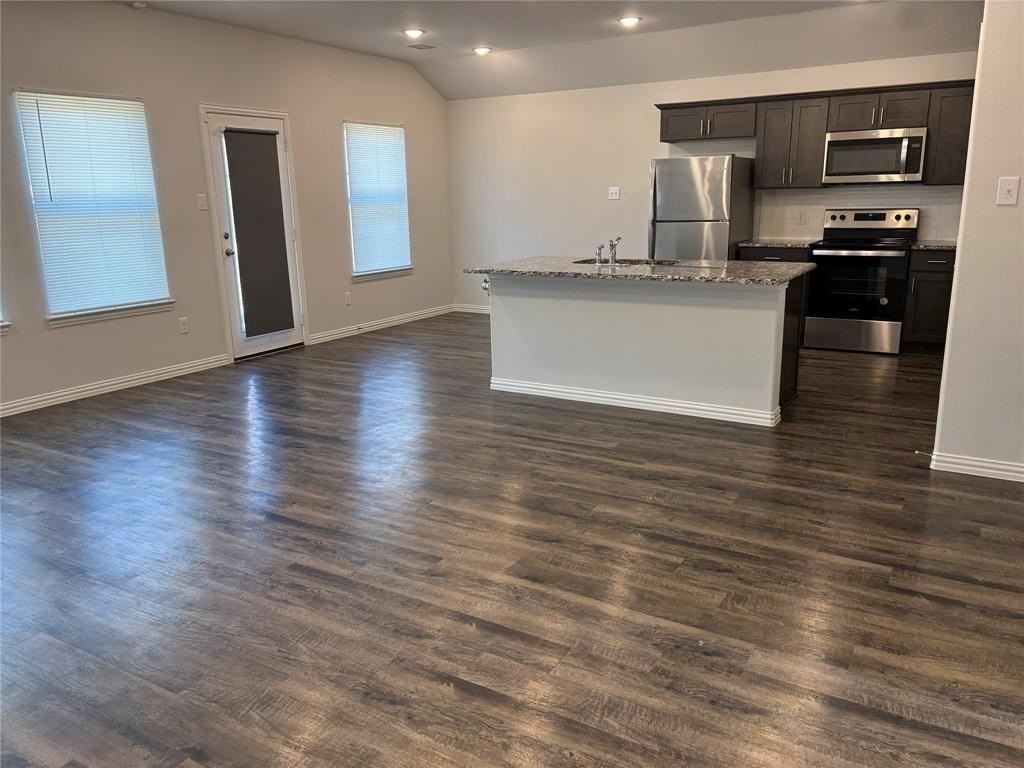 2006 Yale St - Photo 4 of 26