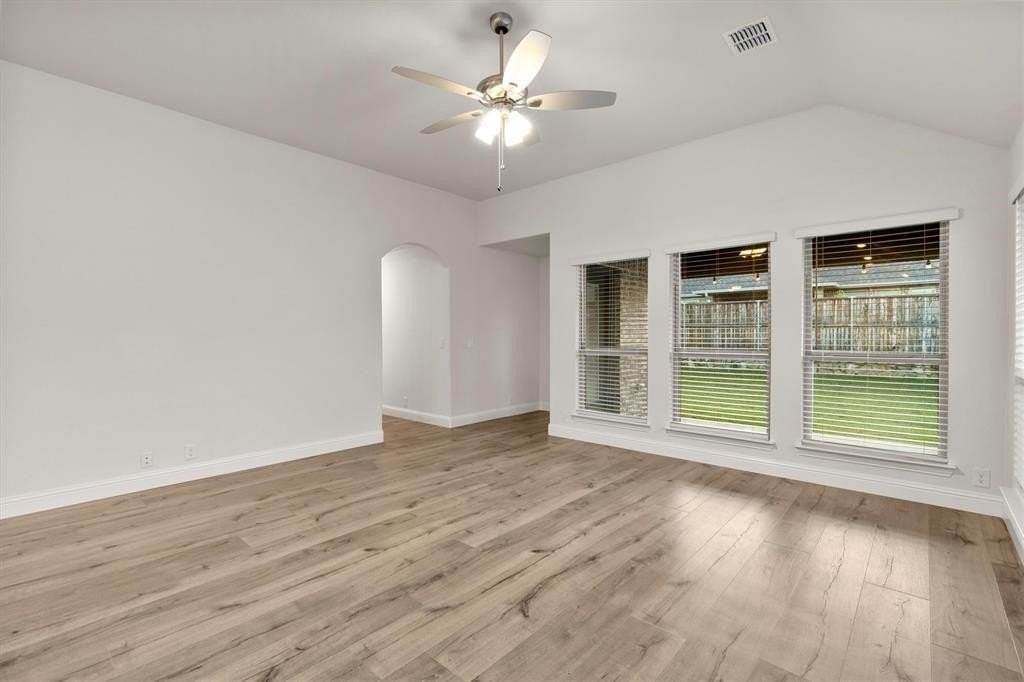 613 Sedona St - Photo 3 of 36