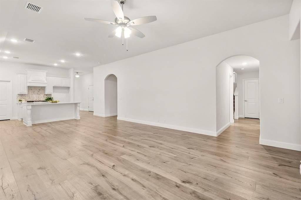 613 Sedona St - Photo 5 of 36