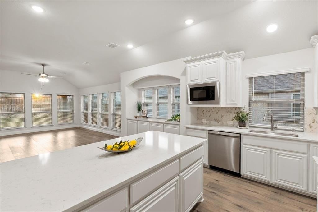 613 Sedona St - Photo 7 of 36