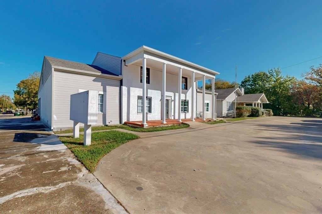 409 W Main St #B - Photo 2 of 31