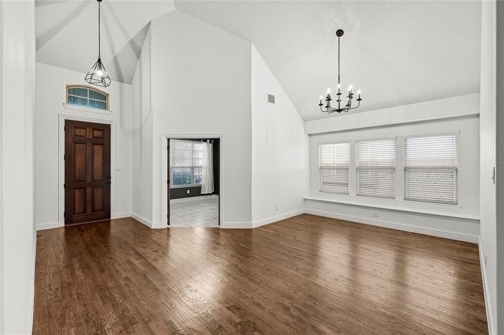 1102 Brigham Dr - Photo 5 of 30