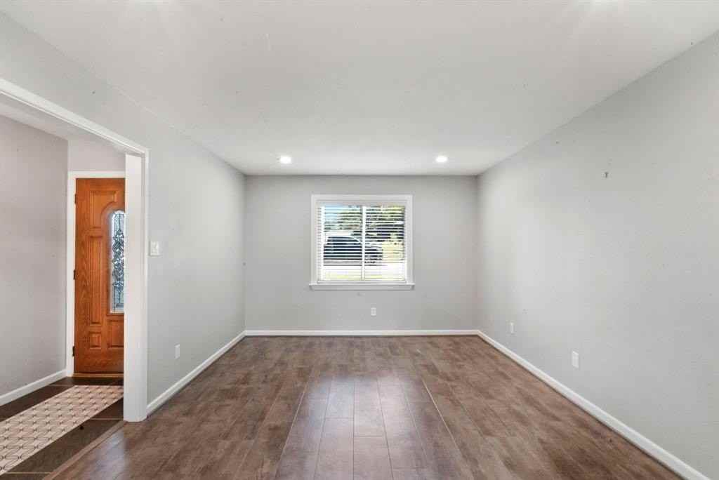 605 Southland Dr - Photo 4 of 31