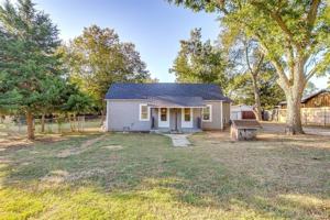 featured image of 310 E 16th St