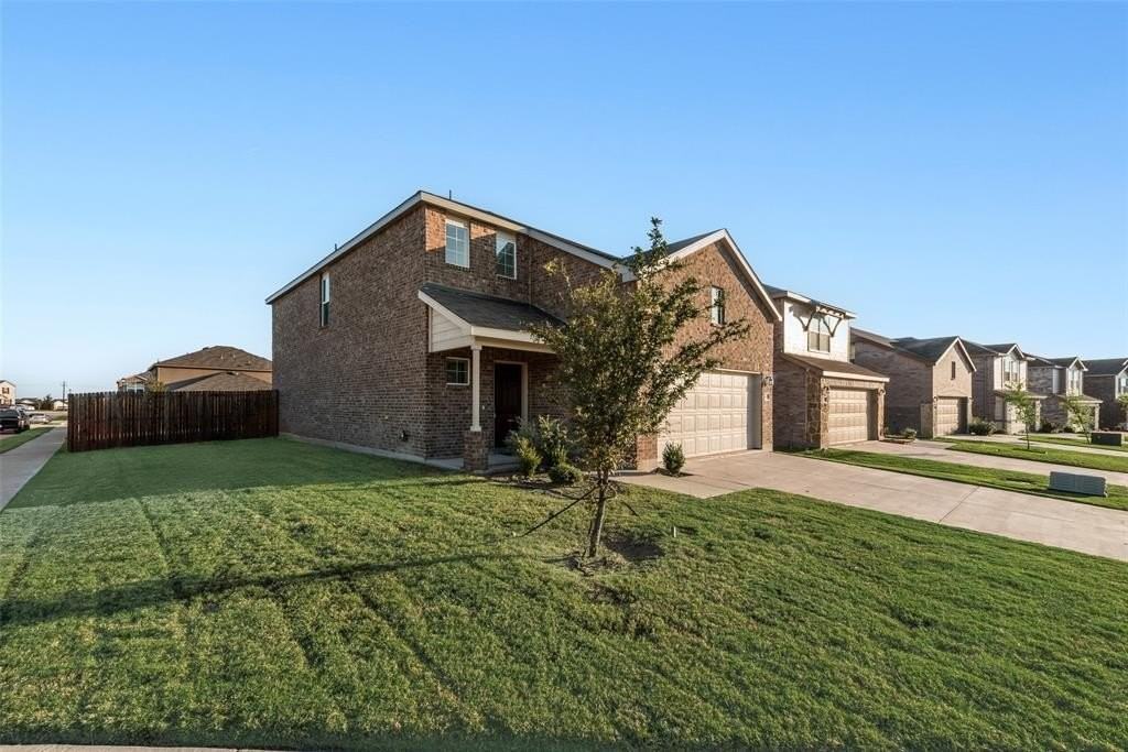 1405 Embrook Trl - Photo 2 of 30