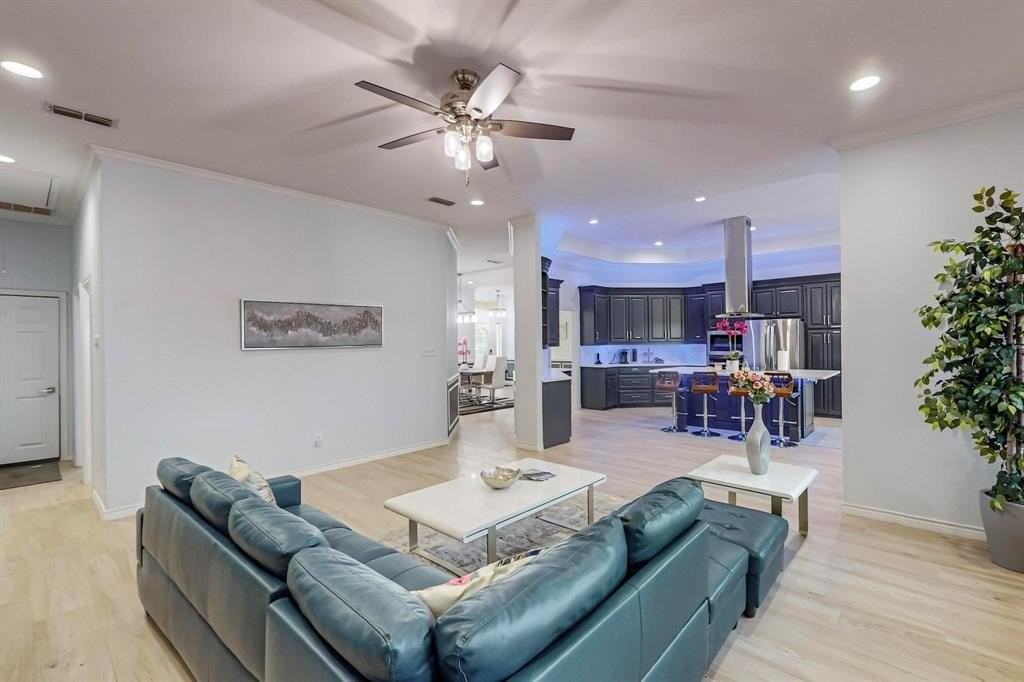 4908 Glenwood Ln - Photo 5 of 34