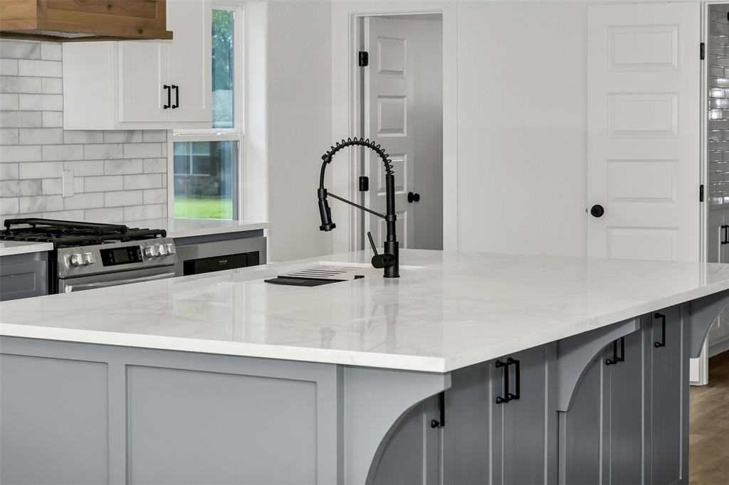 2901 W Washington St - Photo 5 of 37