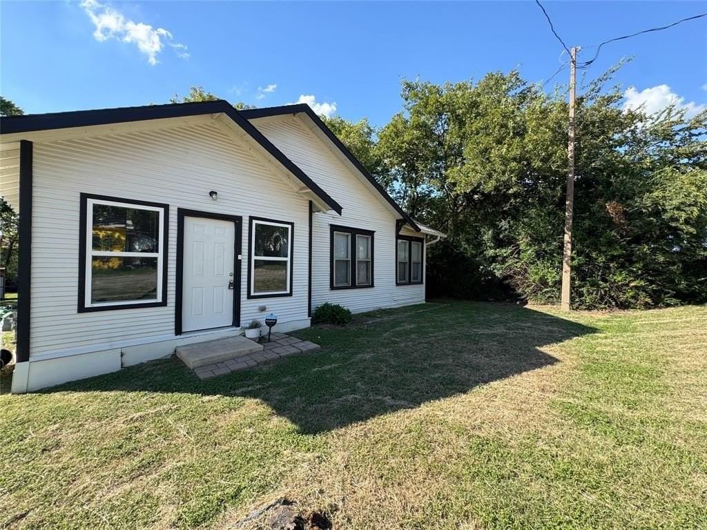 2109 N Elm St - Photo 2 of 33