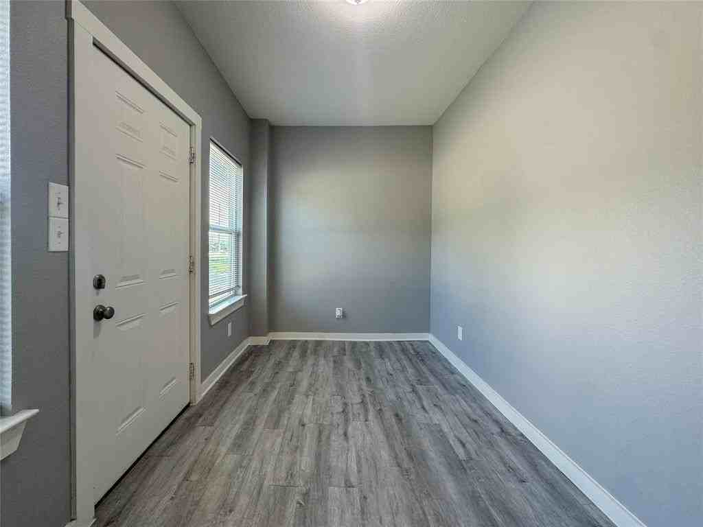 2109 N Elm St - Photo 3 of 33