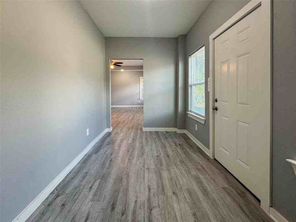 2109 N Elm St - Photo 4 of 33