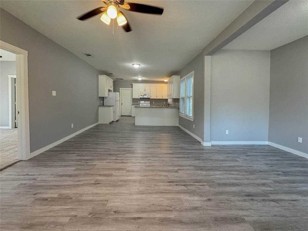 2109 N Elm St - Photo 6 of 33