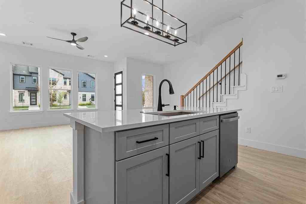 8926 Lowell Street - Photo 2 of 26