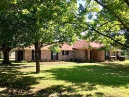 featured image of 1225 Lois Ln