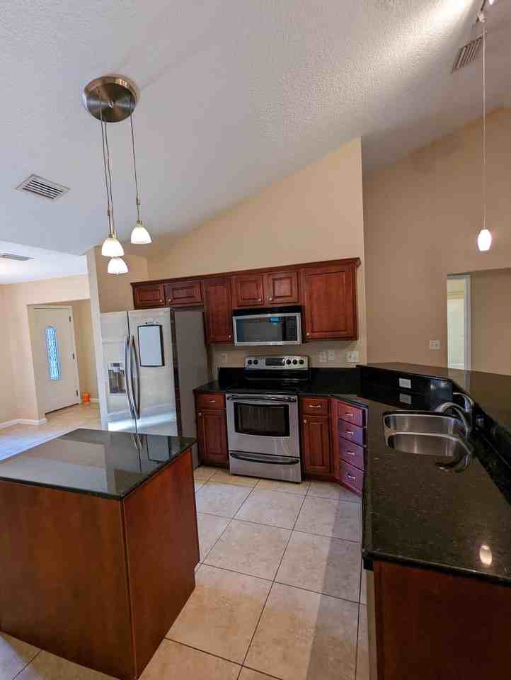 7318 E Bay Blvd - Photo 3 of 32