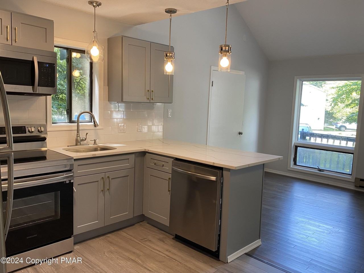 9605 Stony Hollow Dr - Photo 6 of 24