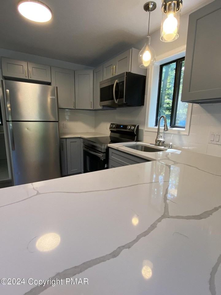 9605 Stony Hollow Dr - Photo 7 of 24